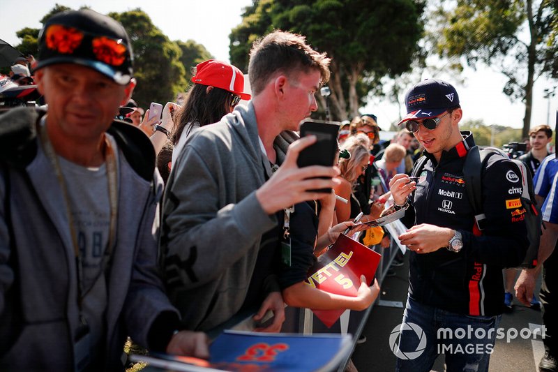 Pierre Gasly, Red Bull Racing, meets some fans