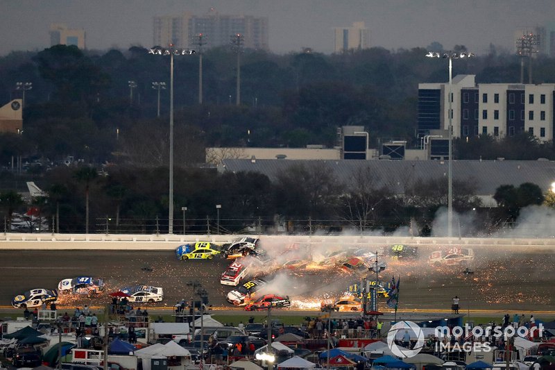 Big One: Massencrash beim Daytona 500 des Jahres 2019
