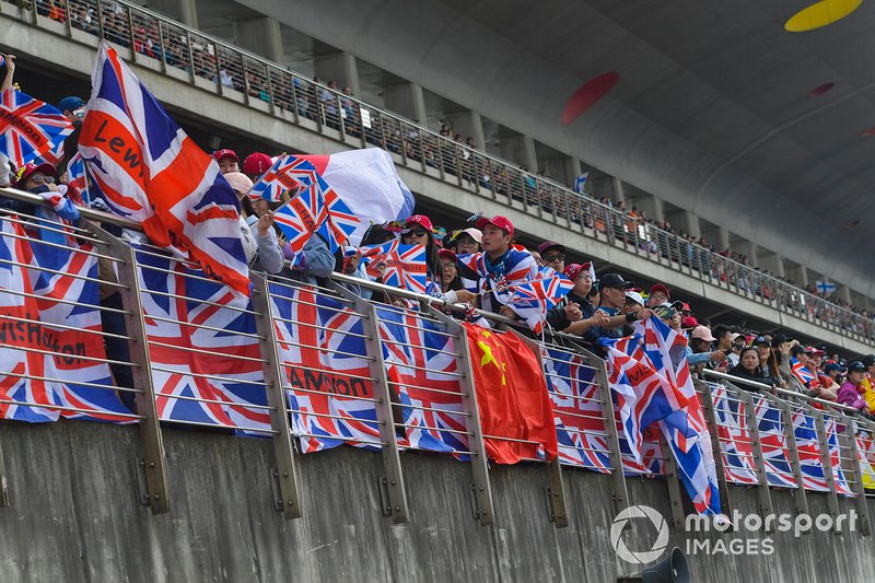 Crowd support for Lewis Hamilton, Mercedes AMG F1