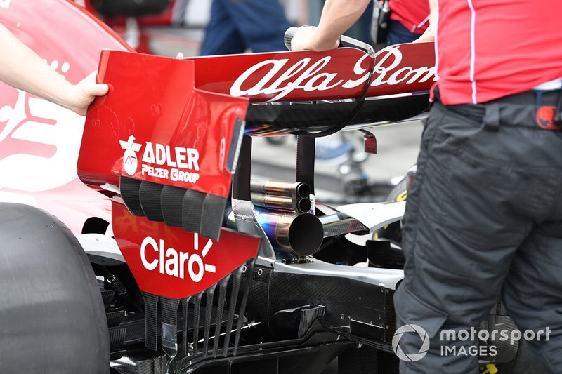 Exhaust and rear wing of the Alfa Romeo Racing C38