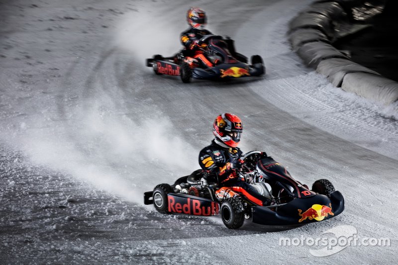 Max Verstappen (fundo) e Pierre Gasly participam de ação da Red Bull de kart no gelo