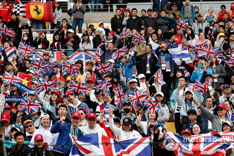 Crowd support for Lewis Hamilton, Mercedes AMG F1