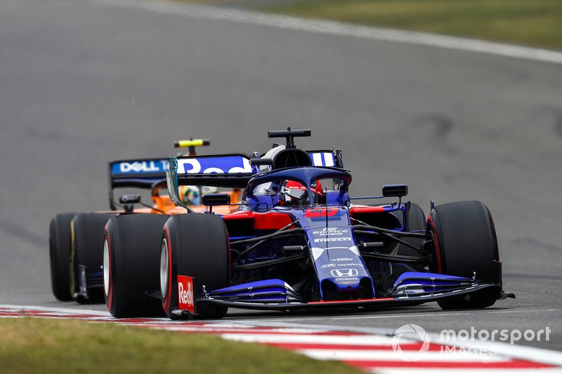 Daniil Kvyat, Toro Rosso STR14, leads Lando Norris, McLaren MCL34