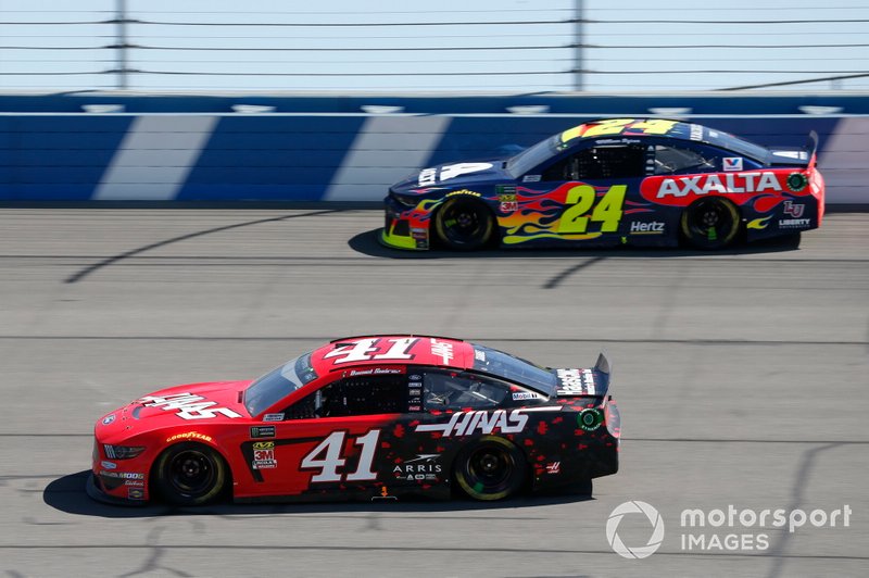 Daniel Suarez, Stewart-Haas Racing, Ford Mustang Haas Automation William Byron, Hendrick Motorsports, Chevrolet Camaro Axalta