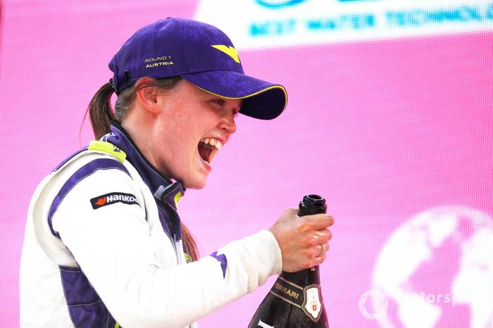 Podio: segundo lugar Sarah Moore