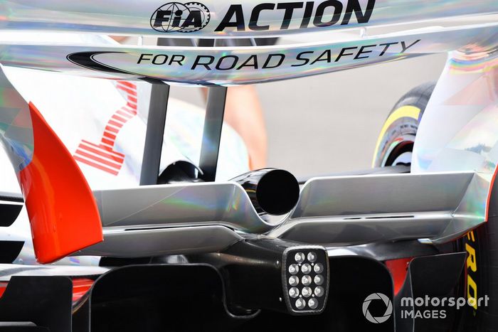 Detalle del alerón trasero del coche de Fórmula 1 2022
