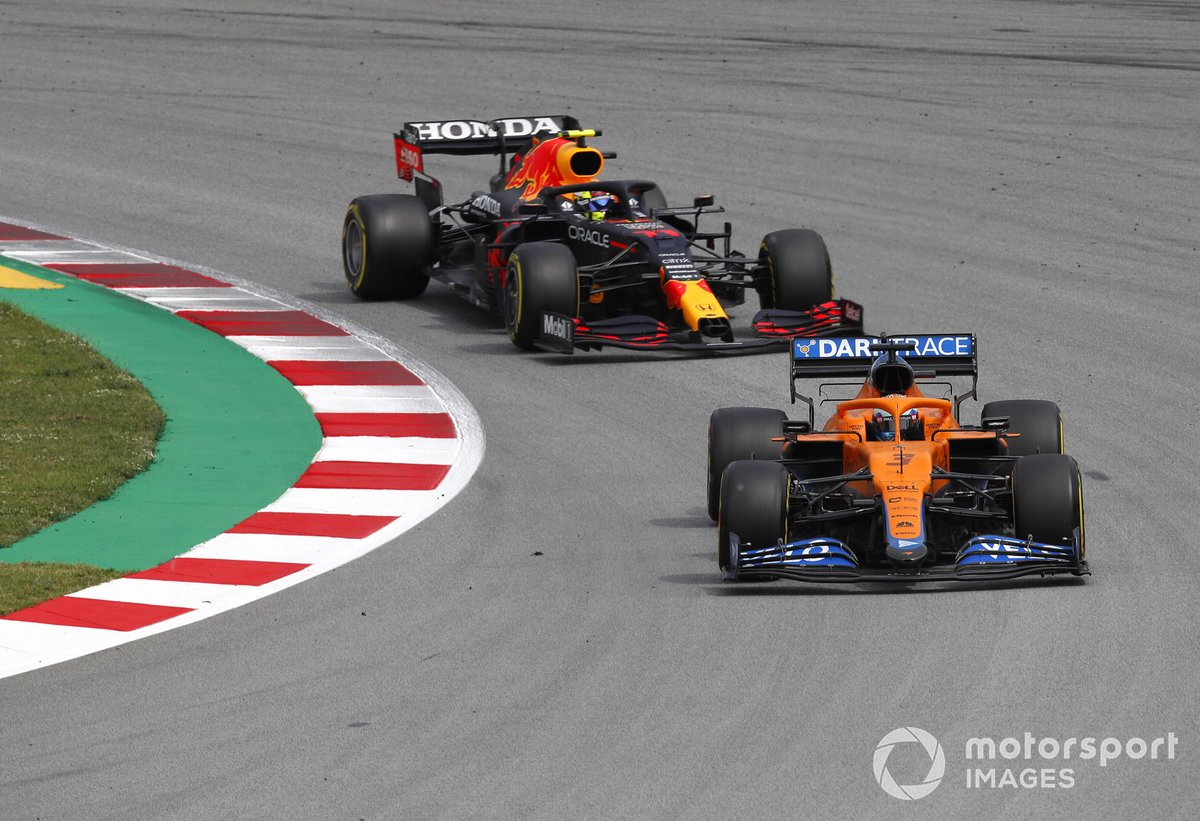 Daniel Ricciardo, McLaren MCL35M, Sergio Perez, Red Bull Racing RB16B