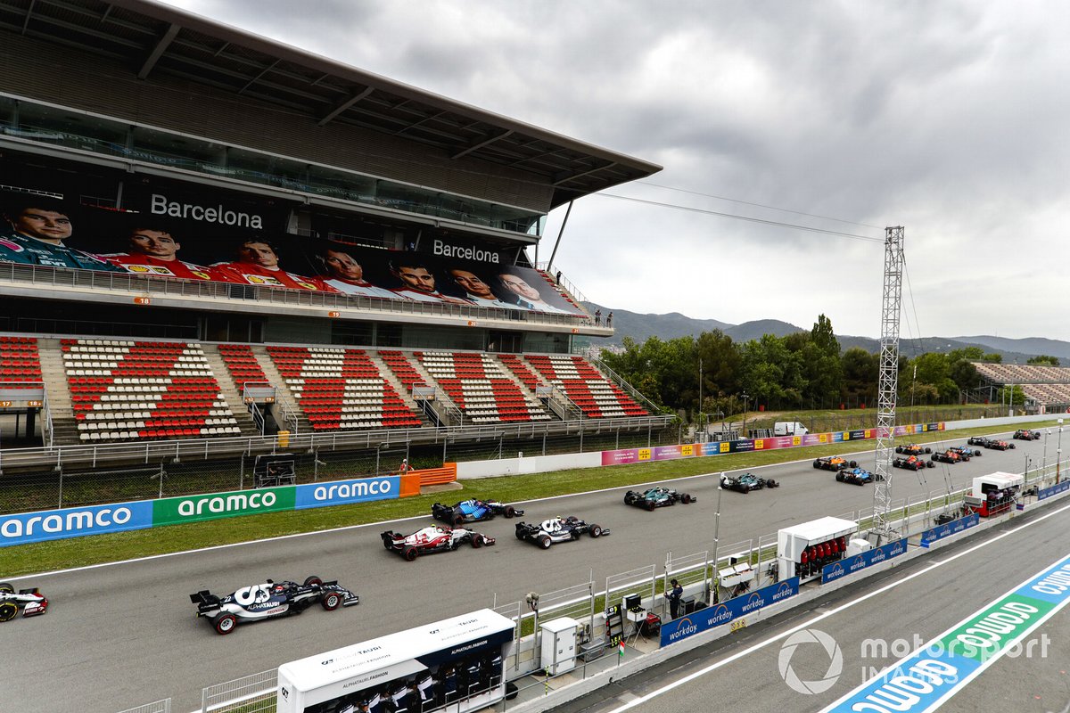 Lewis Hamilton, Mercedes W12, Max Verstappen, Red Bull Racing RB16B, Valtteri Bottas, Mercedes W12, al inicio