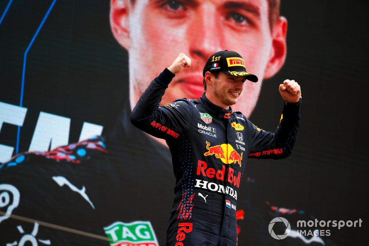 Podio: ganador de la carrera Max Verstappen, Red Bull Racing