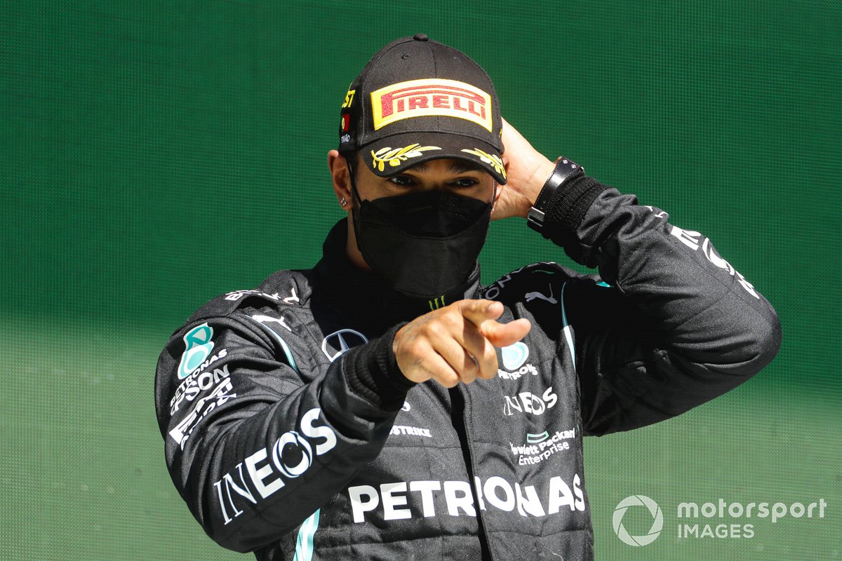 Podio: ganador de la carrera Lewis Hamilton, Mercedes