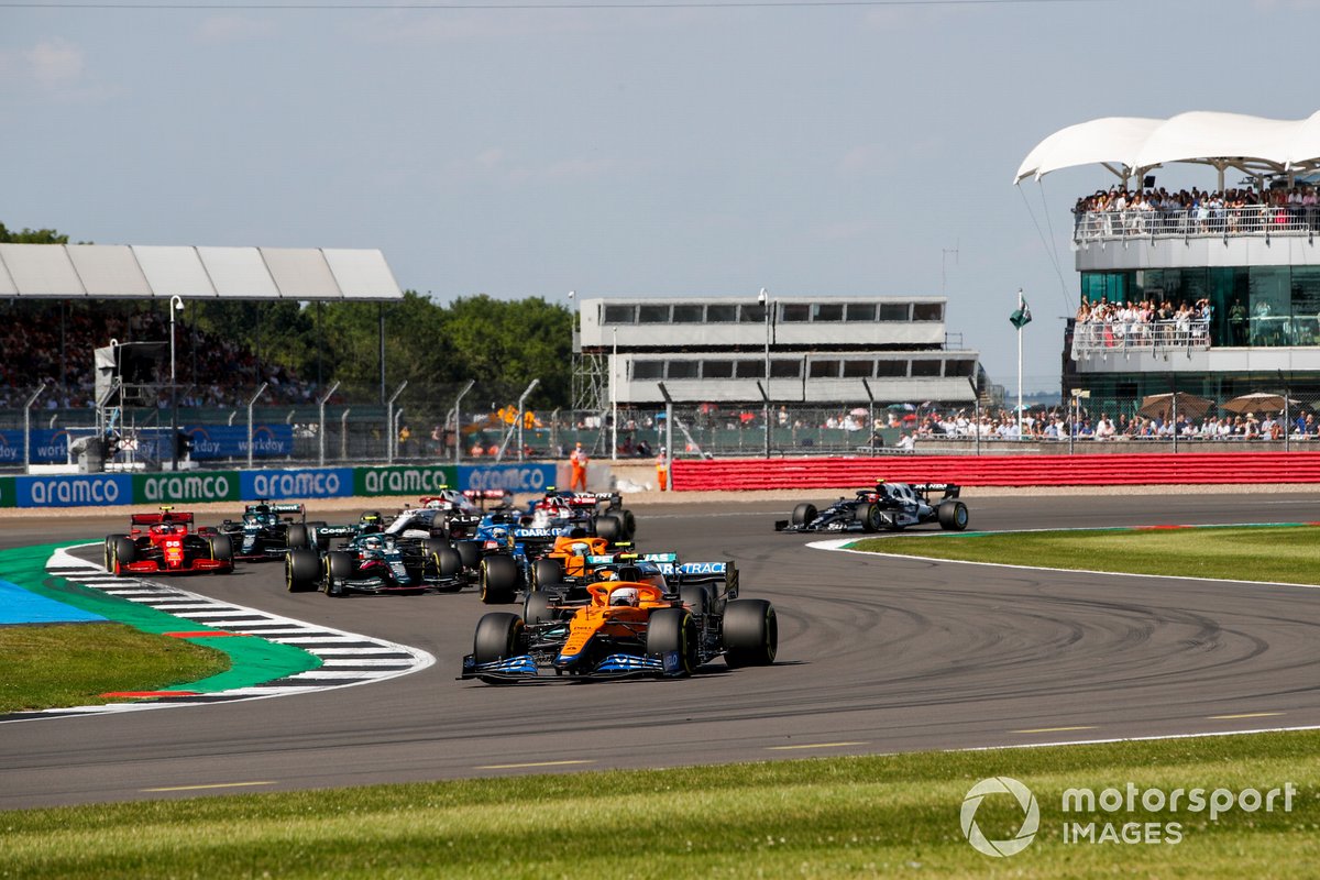 Lando Norris, McLaren MCL35M, Daniel Ricciardo, McLaren MCL35M, Sebastian Vettel, Aston Martin AMR21