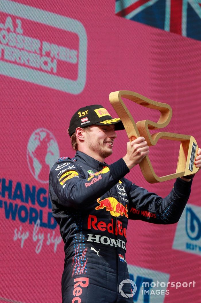 Podio: ganador Max Verstappen, Red Bull Racing