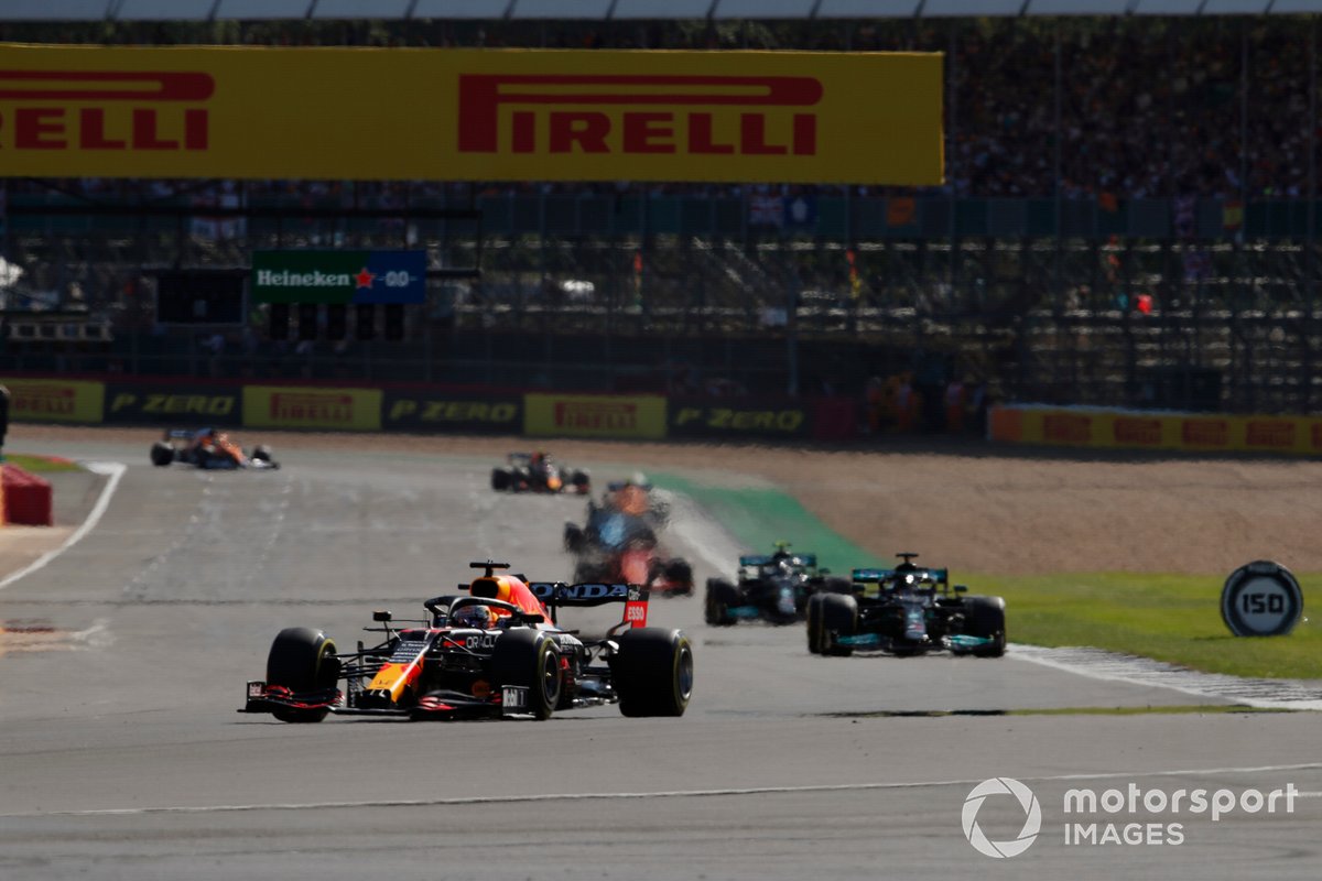Max Verstappen, Red Bull Racing RB16B, Lewis Hamilton, Mercedes W12, Valtteri Bottas, Mercedes W12