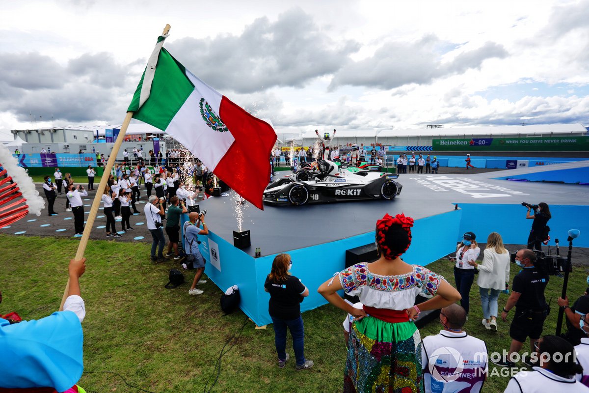 Tercer lugar Edoardo Mortara, Venturi Racing celebrates en Parc Ferme