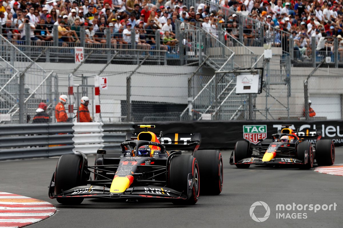 Sergio Perez, Red Bull Racing RB18, Max Verstappen, Red Bull Racing RB18