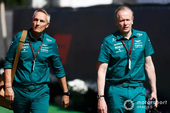 Martin Whitmarsh, Director General del Grupo Aston Martin, Andrew Green, Director Técnico, Aston Martin 