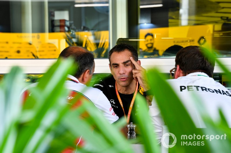 Cyril Abiteboul, Managing Director, Renault F1 Team and Frederic Vasseur, Team Principal, Alfa Romeo Racing