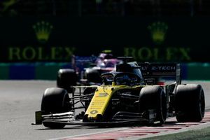 Daniel Ricciardo, Renault F1 Team R.S.19, leads Lance Stroll, Racing Point RP19