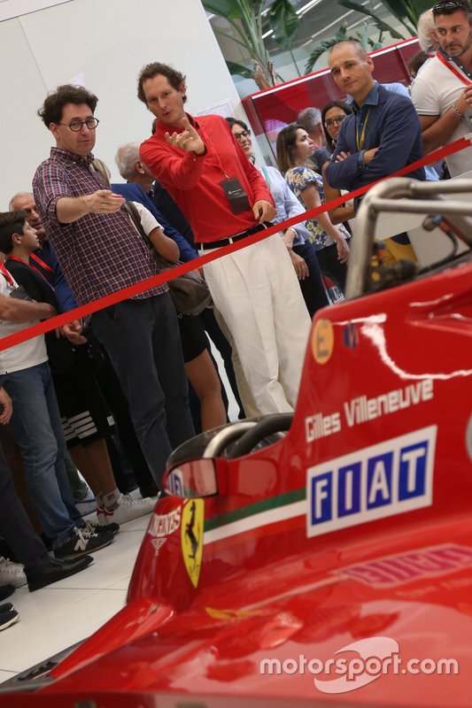 John Elkann e Mattia Binotto al Ferrari Family Day