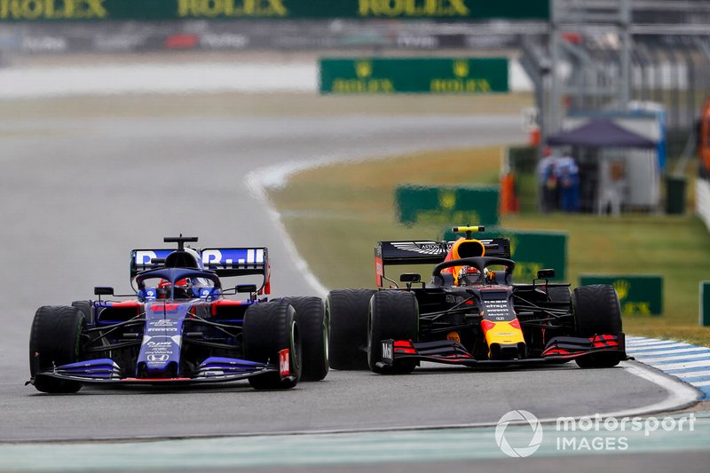 Daniil Kvyat, Toro Rosso STR14, leads Pierre Gasly, Red Bull Racing RB15