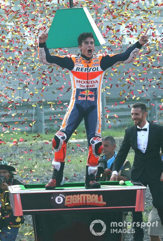 Ganador de la carrera, Marc Márquez, Repsol Honda Team y Campeón del mundo 2019