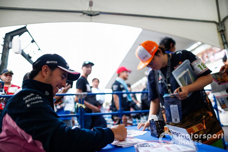 Sergio Perez, Racing Point, meets fans