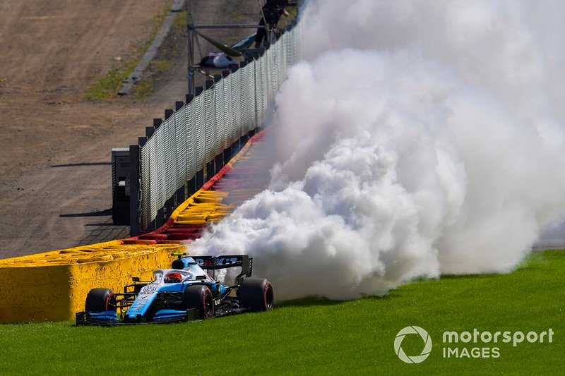 Robert Kubica, Williams FW42, stops with an engine problem
