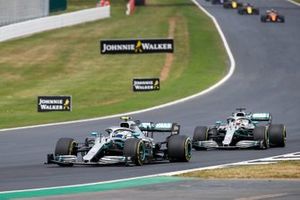 Valtteri Bottas, Mercedes AMG W10 leads Lewis Hamilton, Mercedes AMG F1 W10 at the start of the race 