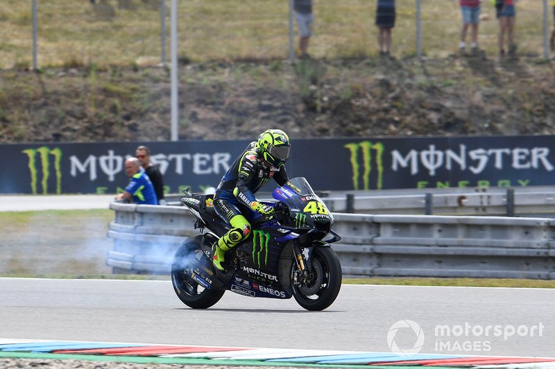 Valentino Rossi, Yamaha Factory Racing, rompe el motor