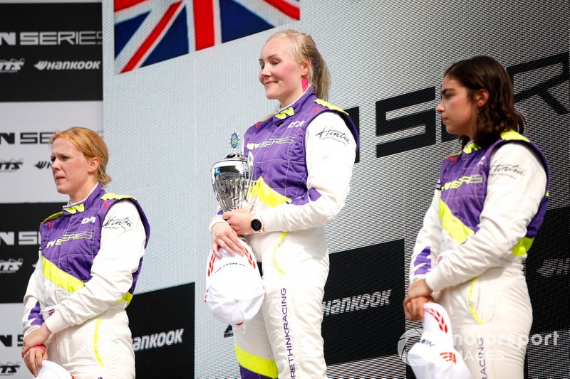 Podium: Race winner Emma Kimilainen, second place Alice Powell, third place Jamie Chadwick