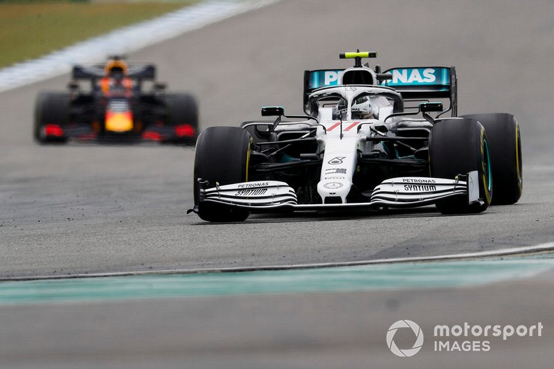 Valtteri Bottas, Mercedes AMG W10, Max Verstappen, Red Bull Racing RB15