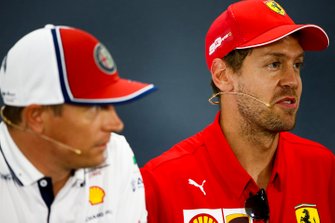 Sebastian Vettel, Ferrari ve Kimi Raikkonen, Alfa Romeo Racing basın toplantısında