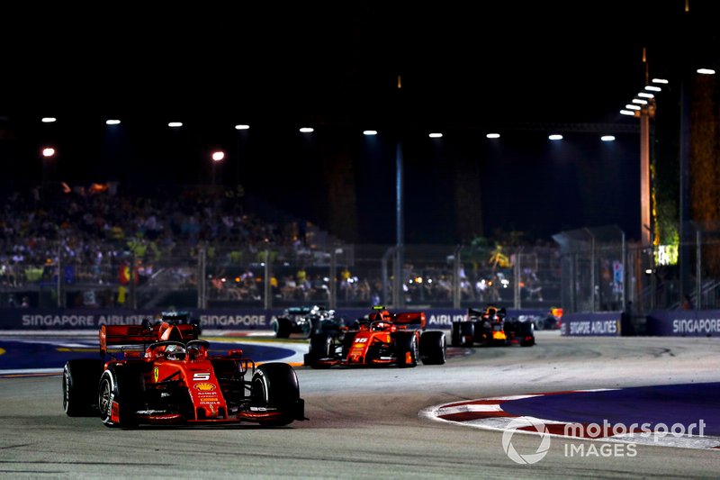 Sebastian Vettel, Ferrari SF90 davanti a Charles Leclerc, Ferrari SF90