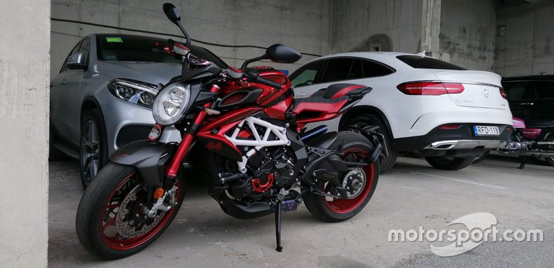 Мотоцикл MV Agusta Brutale 800 RR LH44 Льюиса Хэмилтона