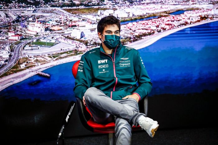 Lance Stroll, Aston Martin en la conferencia de prensa