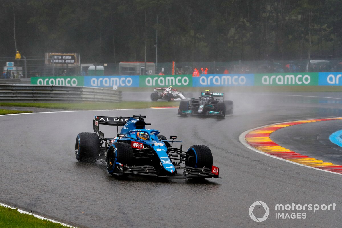 Fernando Alonso, Alpine A521, Valtteri Bottas, Mercedes W12, e Antonio Giovinazzi, Alfa Romeo Racing C41