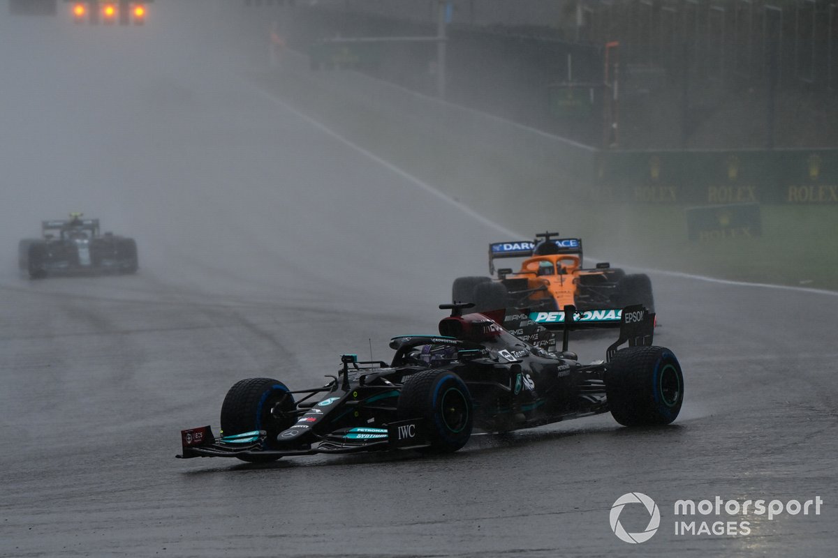 Lewis Hamilton, Mercedes W12, Daniel Ricciardo, McLaren MCL35M