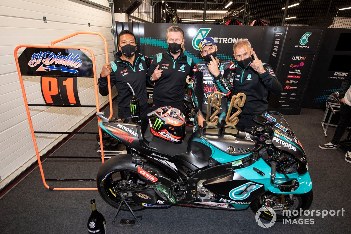 Ganador Fabio Quartararo, Petronas Yamaha SRT celebra con el Petronas Yamaha SIC team