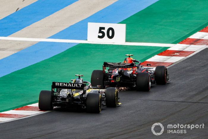 Alex Albon, Red Bull Racing RB16 , Esteban Ocon, Renault F1 Team R.S.20