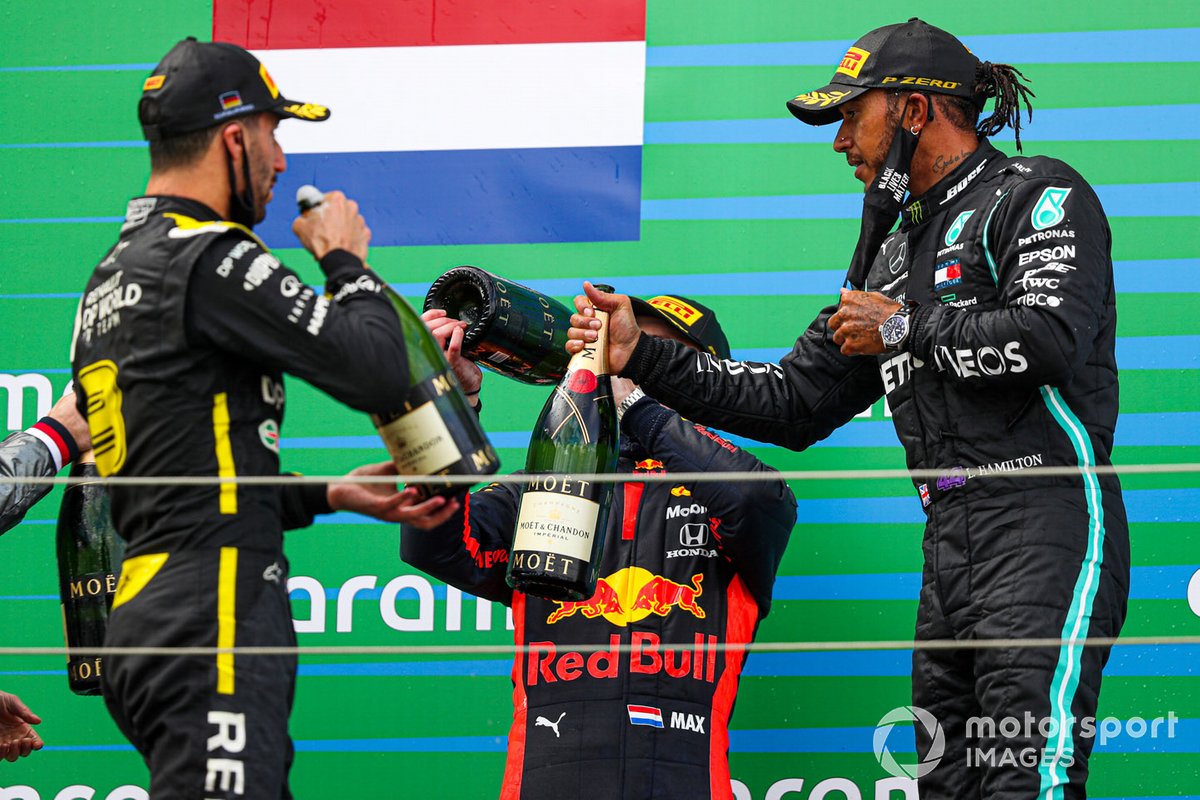 Podio: el segundo lugar Max Verstappen, Red Bull Racing ganador de la carrera Lewis Hamilton, Mercedes-AMG F1, y tercer lugar Daniel Ricciardo, Renault F1