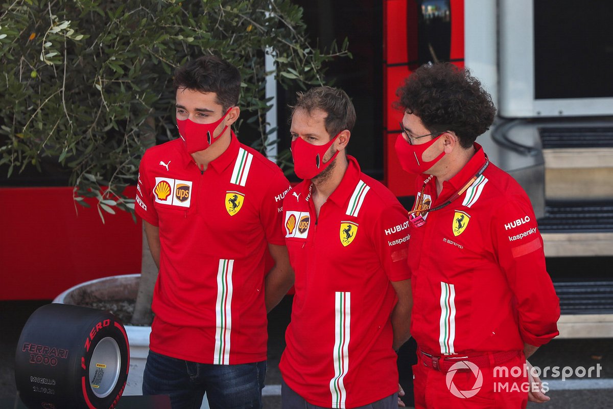 Charles Leclerc, Ferrari, Sebastian Vettel, Ferrari e Mattia Binotto, Team Principal Ferrari con il Pirelli Pole Postion Award per la 1000a Gara della Ferrari