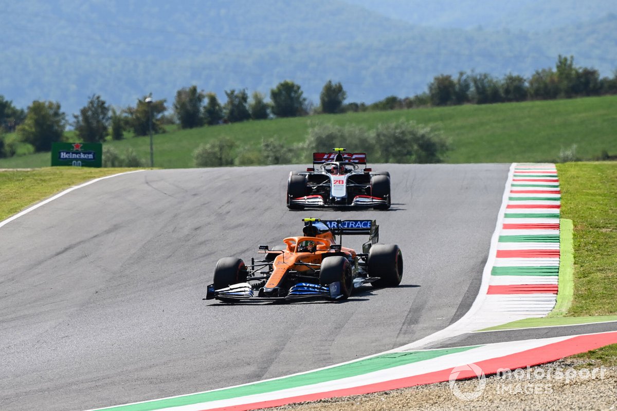 Lando Norris, McLaren MCL35 Kevin Magnussen, Haas VF-20