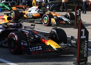 Oscar Piastri, McLaren, Max Verstappen, Red Bull Racing
