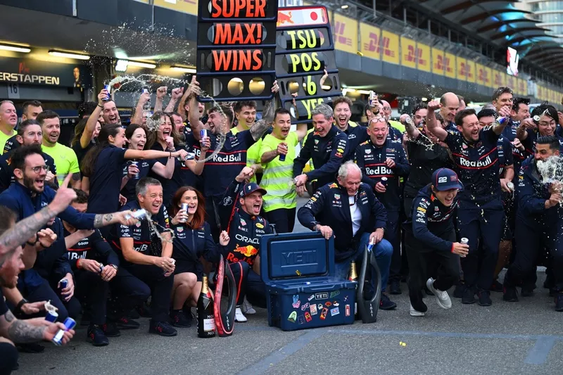 Max Verstappen, Red Bull Racing, Yuki Tsunoda, Red Bull Racing Team, Dr Helmut Marko, consultant de l'équipe, Red Bull Racing