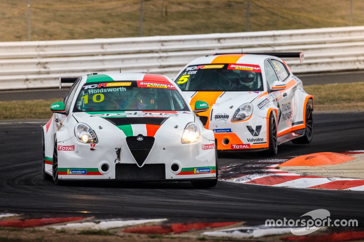 Lee Holdsworth, Ash Seward Motorsport, Alfa Romeo Giulietta Veloce TCR