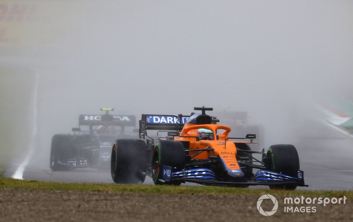Daniel Ricciardo, McLaren MCL35M, Pierre Gasly, AlphaTauri AT02