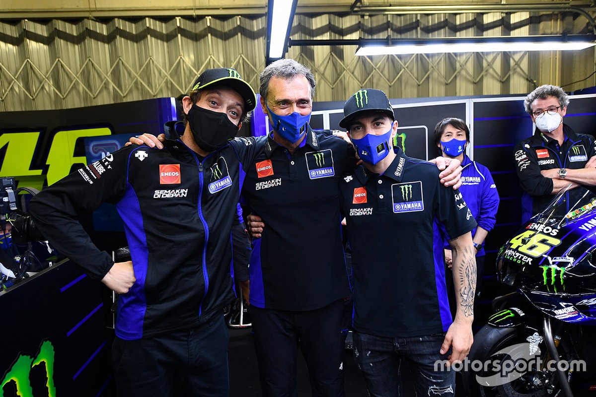 Valentino Rossi y Maverick Vinales en el evento de despedida de Yamaha Factory Racing.