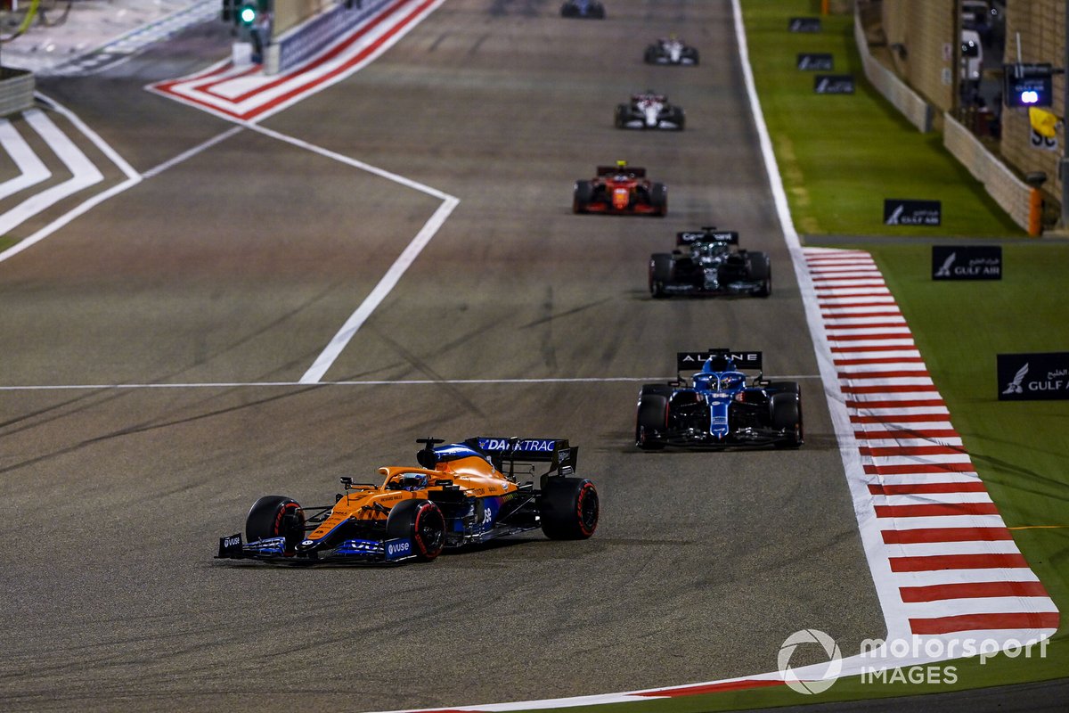 Daniel Ricciardo, McLaren MCL35M, Fernando Alonso, Alpine A521, and Lance Stroll, Aston Martin AMR21