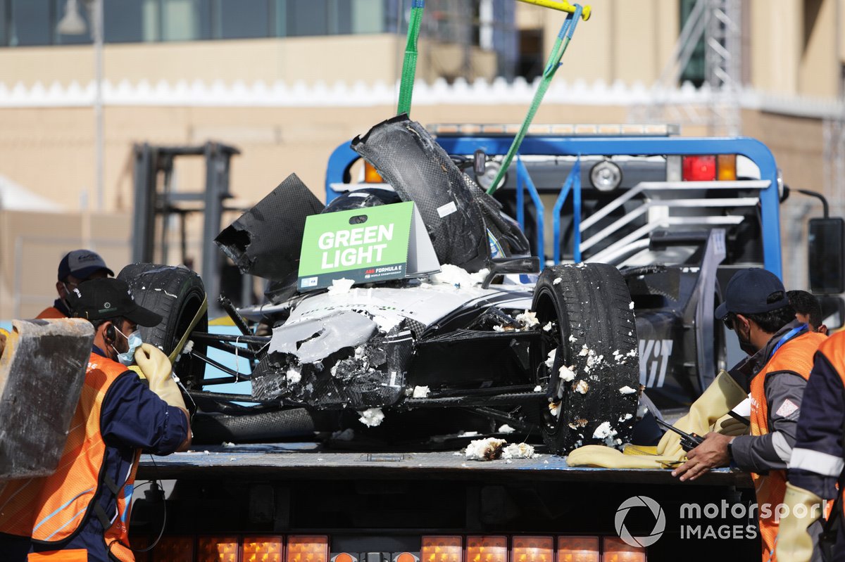 The damaged car of Edoardo Mortara, Venturi Racing, Silver Arrow 02, on a truck after his crash