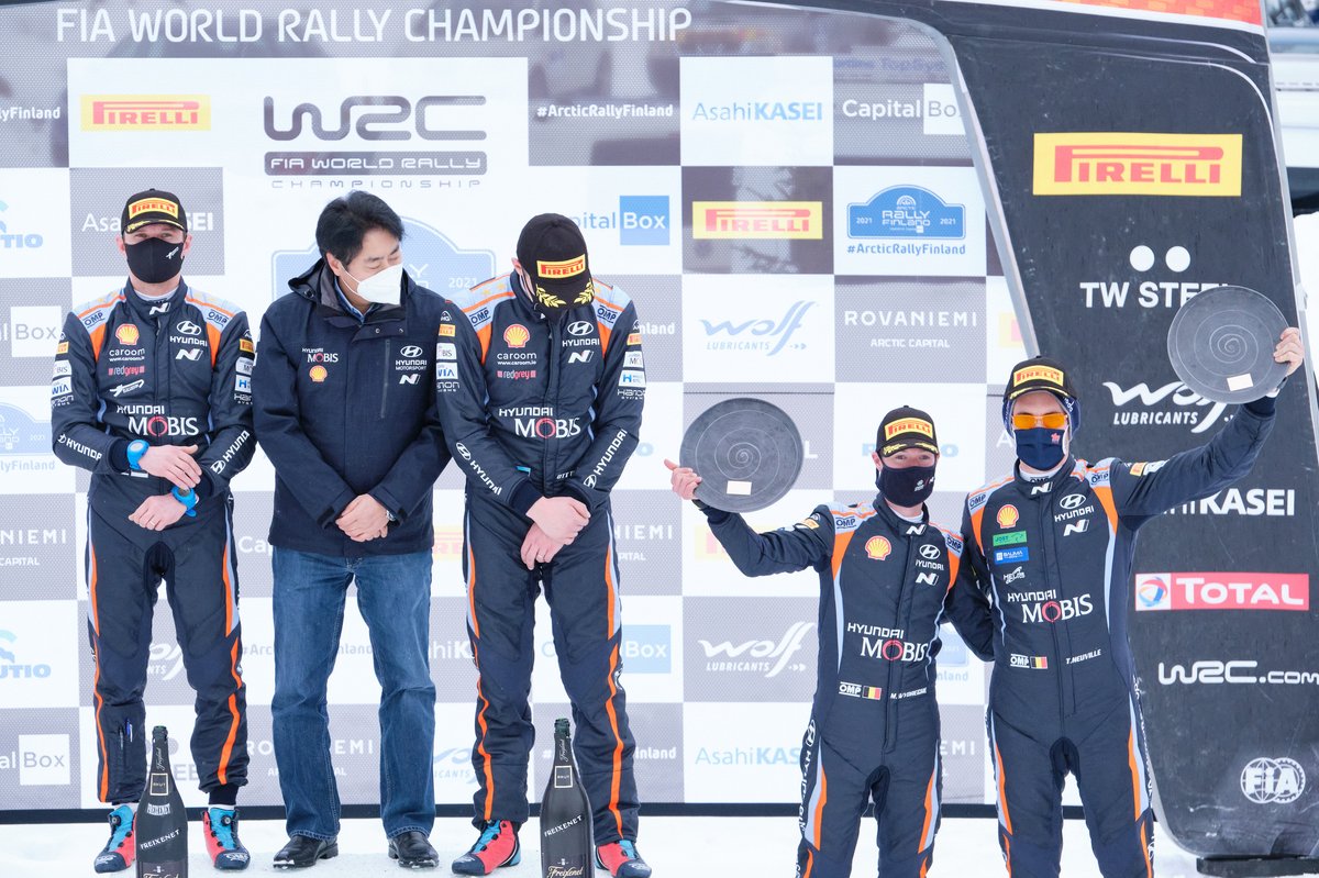 Podio: el presidente de Hyundai, Scott Noh, Ott Tänak, Martin Järveoja, Hyundai Motorsport Hyundai i20 Coupe WRC, Thierry Neuville, Martijn Wydaeghe, Hyundai Motorsport Hyundai i20 Coupe WRC